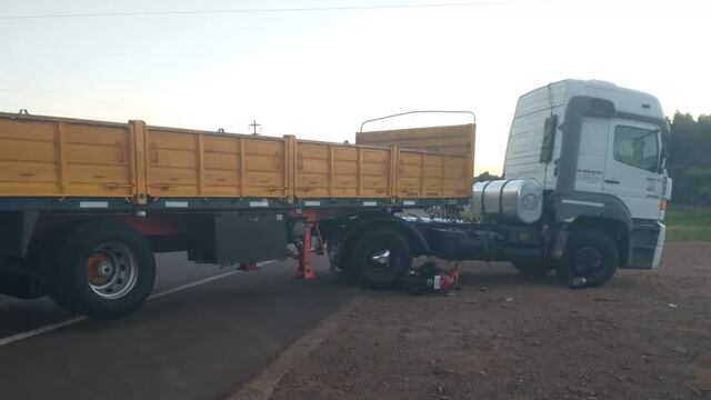 Alem: motociclistas con heridas graves tras colisionar con un camión