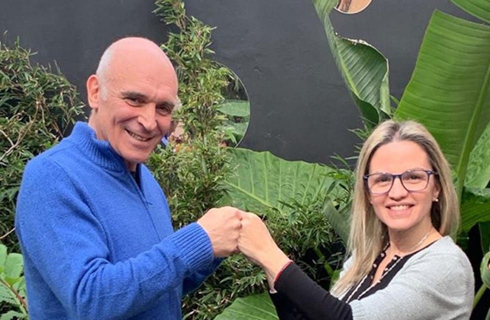 José Luis Espert y Carolina Píparo sorprendieron en pleno acto de campaña al ritmo del reggaetón