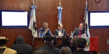 En el estrado estuvieron los diputados Juan Cardozo Traillou y Alejandro Snopek y el escritor Juan Cruz Castiñeiras.