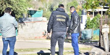 Desde un auto dispararon y asesinaron a un hombre e hirieron a otros dos en barrio Las Polinesias, Villa Allende. (José Gabriel Hernández / La Voz)