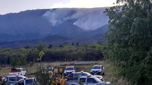 El incendio sobre la sierra quemó más de 900 hectáreas de bosque nativo. (Gentileza Mónica Salas)