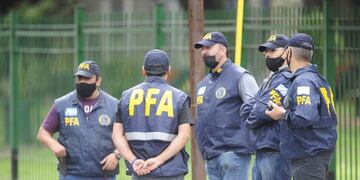 La policía se hizo presente en el hospital y descubrió que el herido tenía antecedentes penales.