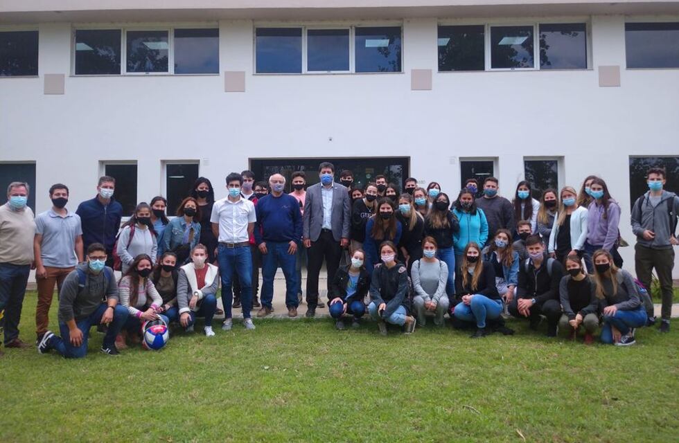 Visita de estudiantes del CRES a empresas del parque Industrial