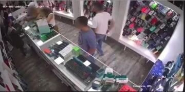 Fue captado por cámaras de seguridad mientras robaba un celular en Posadas.