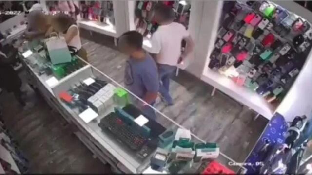 Fue captado por cámaras de seguridad mientras robaba un celular en Posadas.