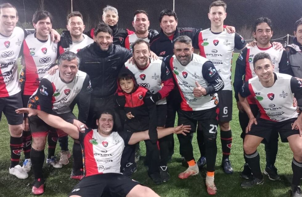 Fútbol Senior: Sporting goleó y está en semifinales