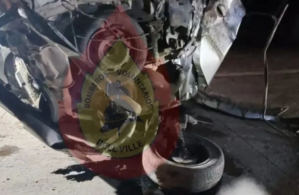 Fatalidad en Autopista Córdoba-Rosario: chocó con dos camiones, quedó atrapado y murió