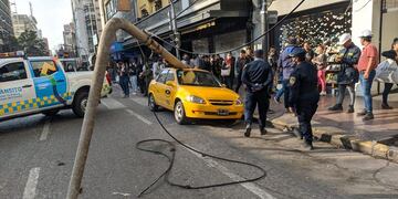 Al parecer, un trolebús habría provocado el accidente.