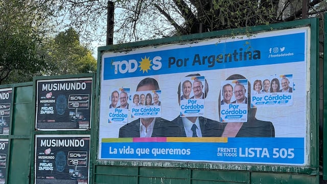 Denuncia. El senador Carlos Caserio pidió que se investigue la pegatina de afiches ilegal en su ciudad. (Prensa Frente de Todos)