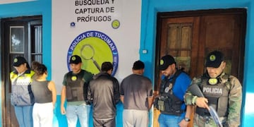 Dos hombres y una mujer con causas judiciales pendientes quedaron detenidos en operativos realizados en la Capital y en El Manantial.