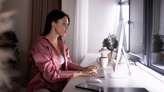 Qué trabajo remoto ofrecen un sueldo de 48.000 dólares al año.