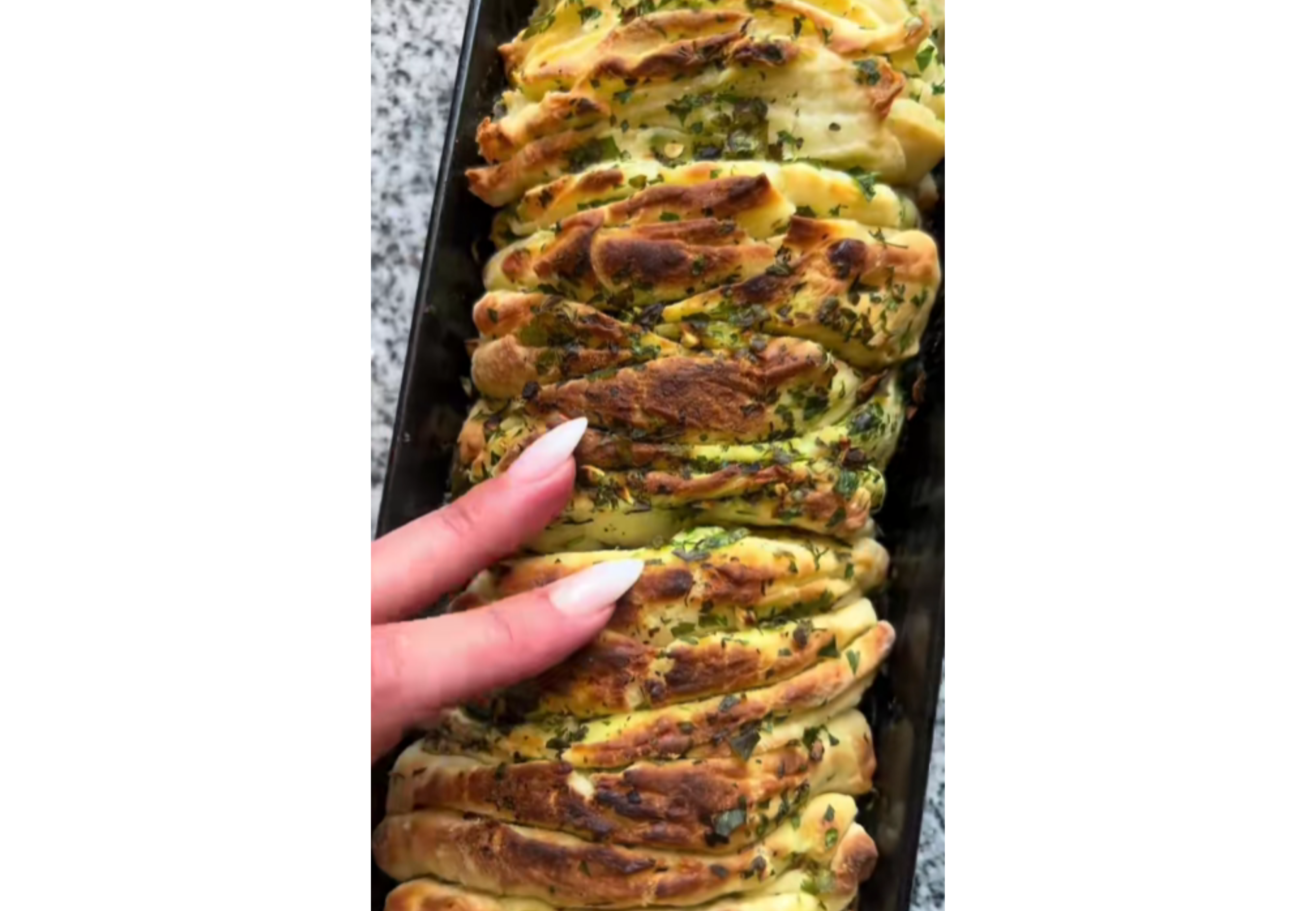 Pan de ajo listo en simples pasos.