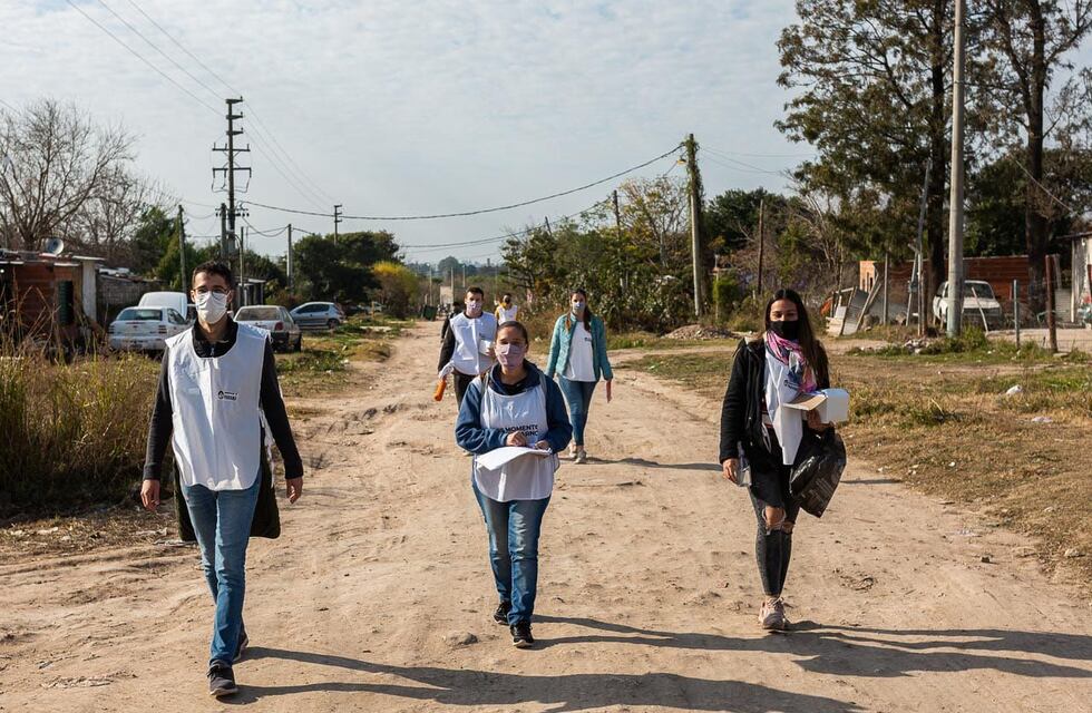 Paraná: barrio por barrio registran a vecinos que aún no fueron vacunados contra el Covid
