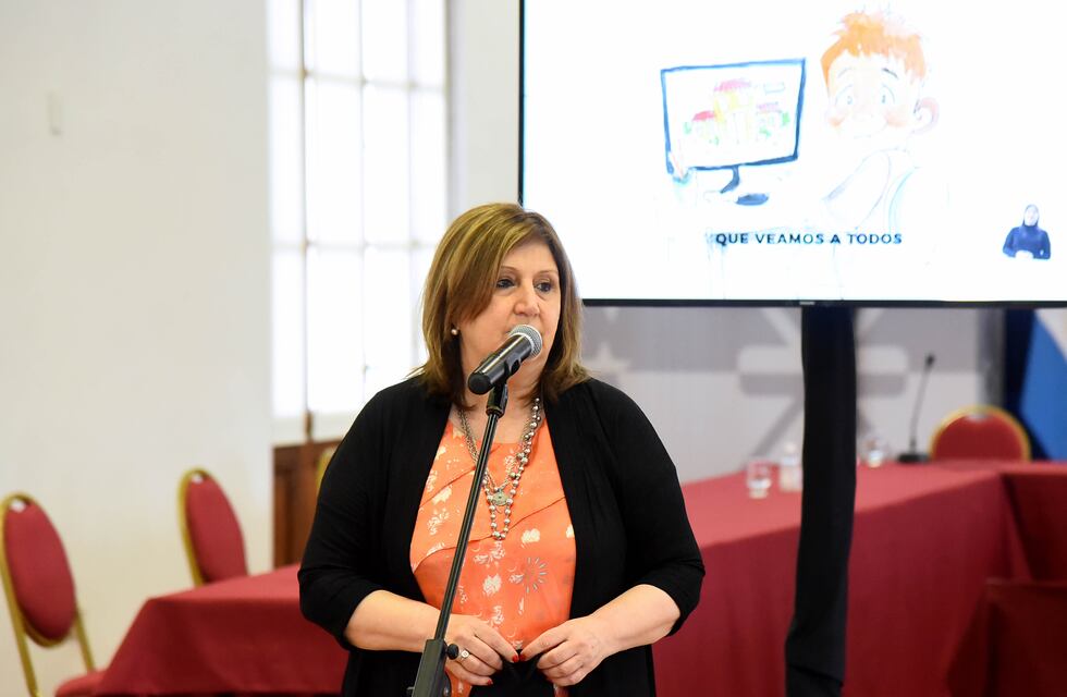 Adriana Cantero dijo que los contagios de coronavirus “no se dan en la escuela”