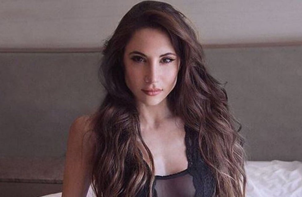 Magui Bravi deslumbró con un top y una mini pollera