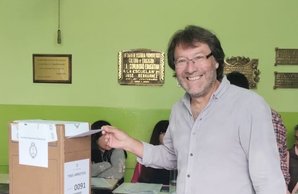 Elecciones 2023 en Tres Arroyos: Votó el candidato a concejal Adolfo Olivera