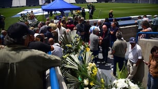 Walter habló en el velorio de Daniel Willington, su padre, en la cancha de Talleres. (Pedro Castillo / La Voz)