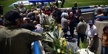 Walter habló en el velorio de Daniel Willington, su padre, en la cancha de Talleres. (Pedro Castillo / La Voz)