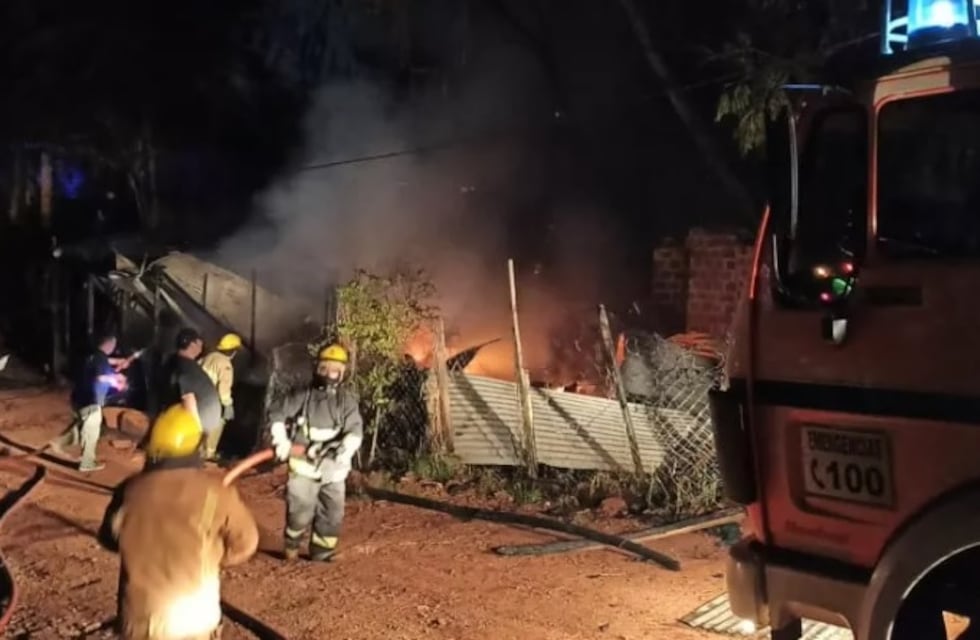 Incendio en el barrio Las Orquídeas dejó a dos familias con lo puesto