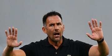 Diego Dabove. técnico de Instituto, deberá realizar al menos un cambio obligado en la visita de Instituto a Vélez (Pedro Castillo / La Voz).