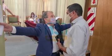 El momento en el que Jorge Rivera Prudencio invitó a pelear al periodista Walter Ríos.  Canal 13 San Juan.