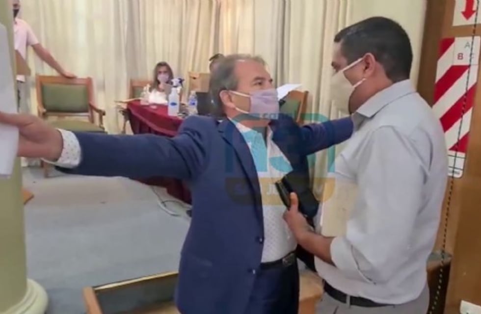Un funcionario insultó a un periodista y lo invitó a pelear en medio de un acto en Casa de Gobierno