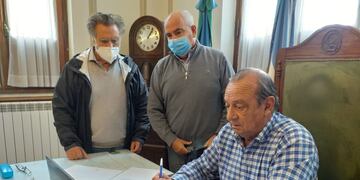 Firma del contrato por la obra de la ruta 73 entre Sánchez y Kicillof