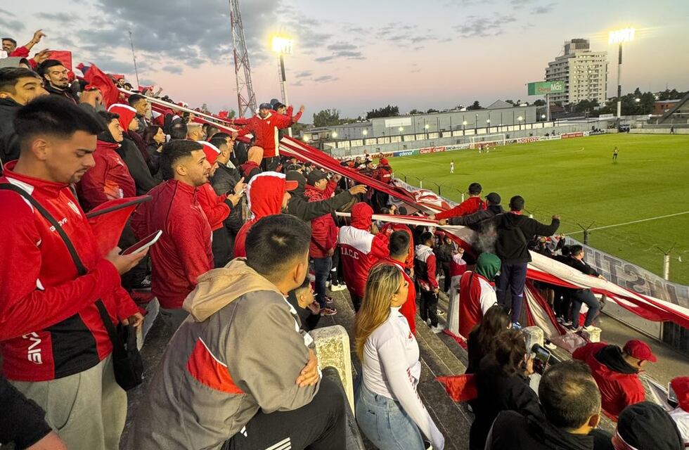 Los hinchas de Instituto le tuvieron fe al equipo de Troglio y les regalaron una goleada