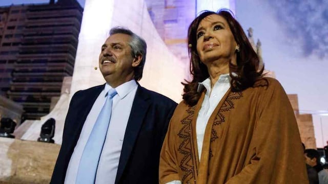 PROMESAS INCUMPLIDAS. Alberto Fernández y Cristina Fernández de Kirchner en Rosario, en 2019. Ese día, el entonces candidato prometió una "solución" para los endeudados UVA porque él ya lo había "hecho con Néstor Kirchner" (La Voz/Archivo)