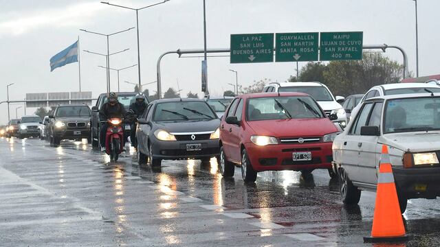 El pronóstico anticipa para esta madrugada tormentas aisladas con posible caida de granizo. Orlando Pelichotti/Los Andes