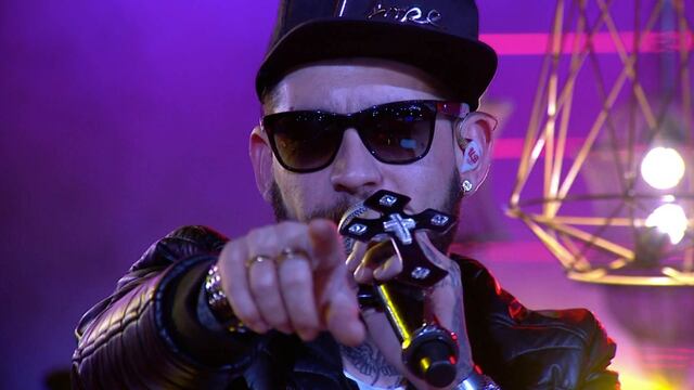 El cantante visitó el programa de la noche de América