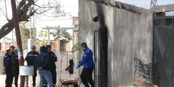 Atentado en Rawson. Un delivery entregó un paquete que luego le estalló en las manos de la mujer trans, quemándola al igual que a su novio.