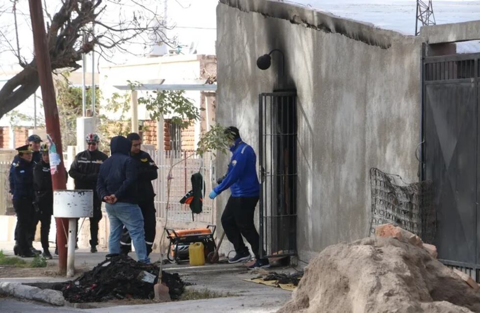 Una mujer trans y su novio fueron heridos tras explotarle un envoltorio entregado por un delivery en Rawson