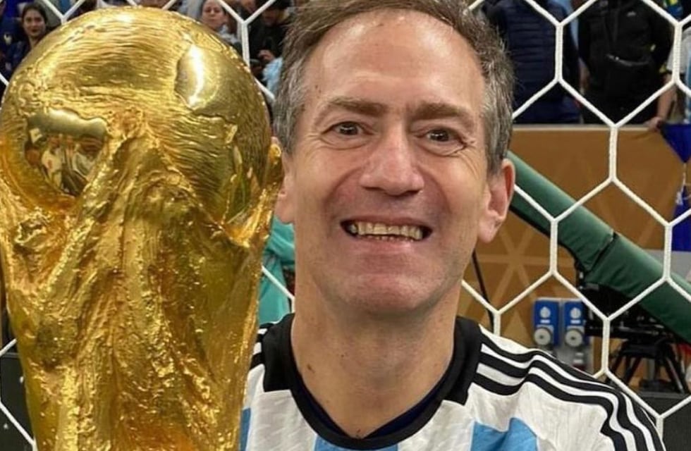 Conocé al único salteño que levantó la Copa del Mundo con la camiseta que tiene las tres estrellas