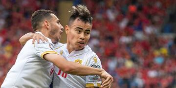 El Chino Zelarayán celebra uno de sus goles para Armenia. La rompió ante Gales (Gentileza ESPN).