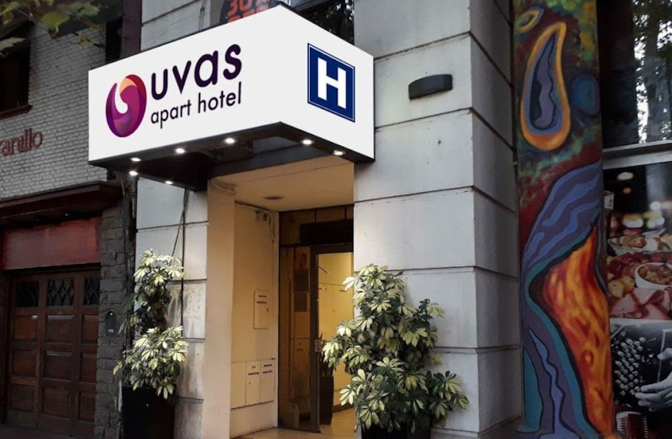 Acusó a un hotel de Mendoza de no recibir pesos argentinos: hizo la reserva como extranjera y desató la polémica