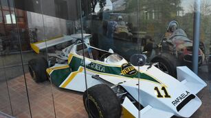 El Tornado - Berta ya está exhibido en el Club de Autos Antiguos, en Bv. Irigoyen y Juan B. Justo.