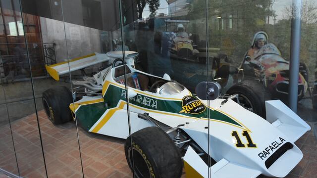 El Tornado - Berta ya está exhibido en el Club de Autos Antiguos, en Bv. Irigoyen y Juan B. Justo.