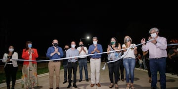 Capitanich destacó la importancia del pavimento urbano por el valor que le da a las viviendas.