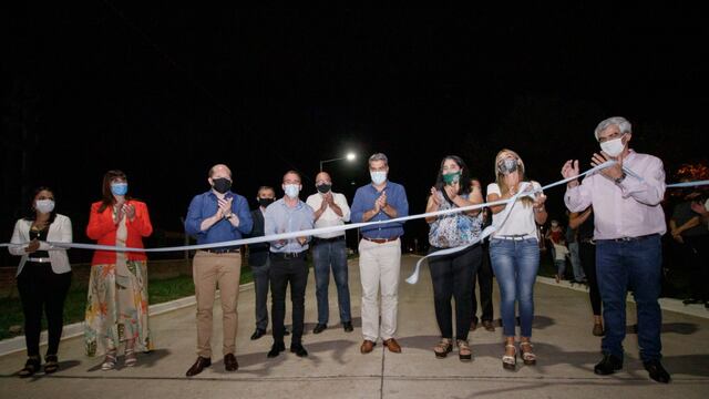 Capitanich destacó la importancia del pavimento urbano por el valor que le da a las viviendas.