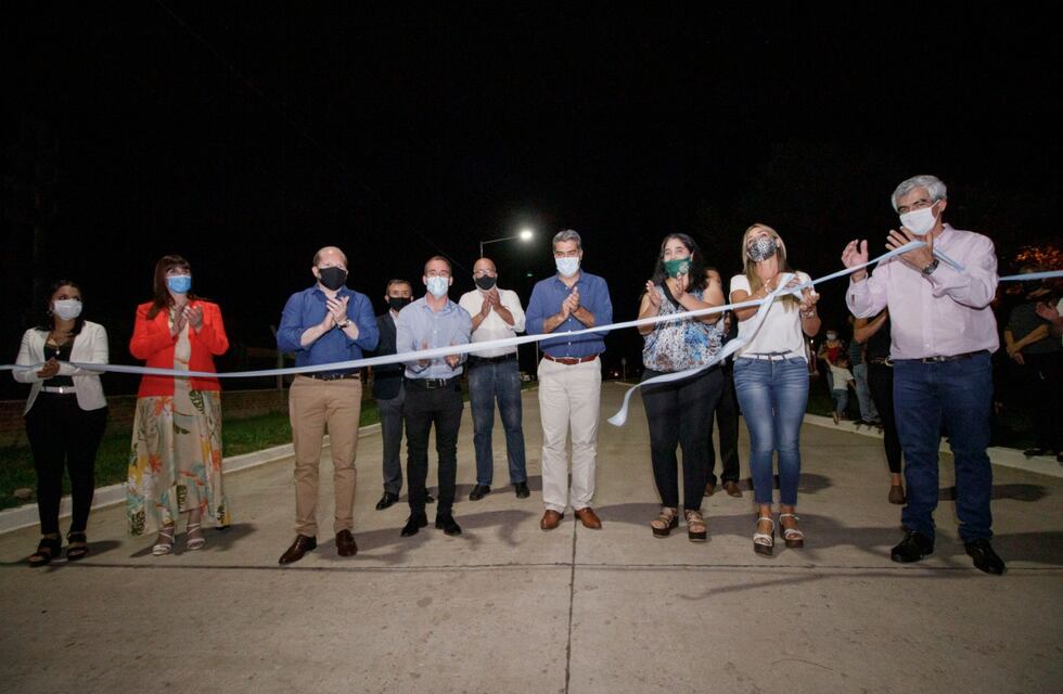 Capitanich inauguró obras de pavimento urbano, iluminación led y un nuevo vacunatorio en Margarita Belén