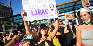 Marcha por el día internacional de la mujer en la ciudad de Buenos Aires
Mujeres de distintas edades marchan en reclamo . ( CLARIN)