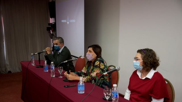 La ministra de Cultura, Mariana Juri; el ministro de Economía, Enrique Vaquié y miembros de la Mendoza Film Commission, lanzaron los concursos para realizadores locales. Gentileza Gobierno de Mendoza