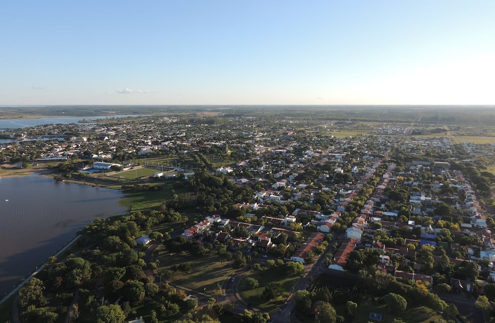 El secreto mejor guardado para este verano 2026: el pueblo ideal que combina termas, playas y naturaleza