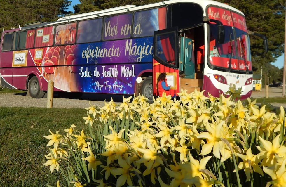 Una sala que viaja con la magia: el teatro móvil llega a Pueblo Belgrano