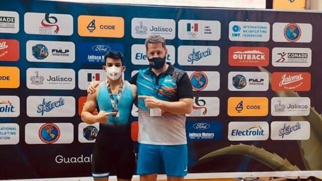 El pesista oriundo de Río Grande obtuvo la Medalla de Plata en la prueba de arranque con 125 kg.