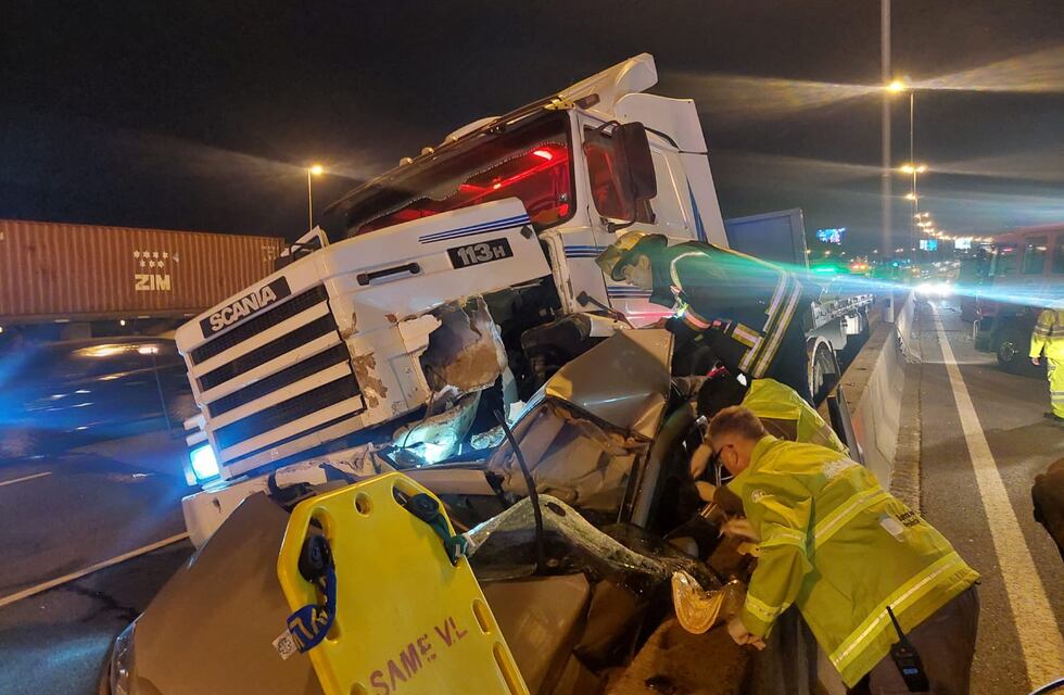 Accidente fatal en Panamericana: una madre y su hija murieron tras caer el acoplado de un camión sobre ellas