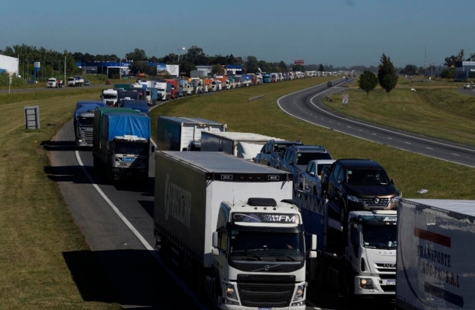 Transportistas decidieron levantar los cortes en los accesos a Paraná