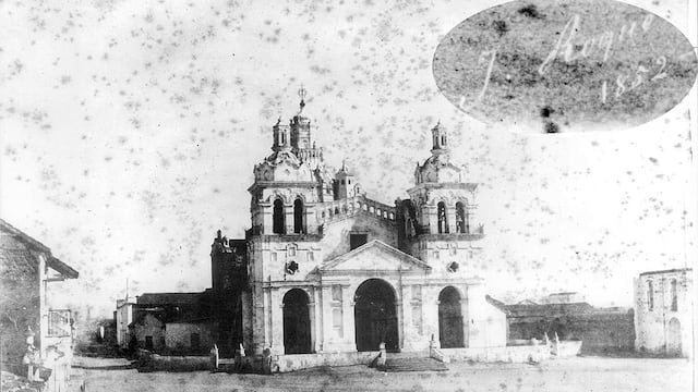 Primera fotografía de la Catedral de Córdoba del año 1852, tomada por Juan Roqué y perteneciente al archivo fotográfico de Juan Secco.