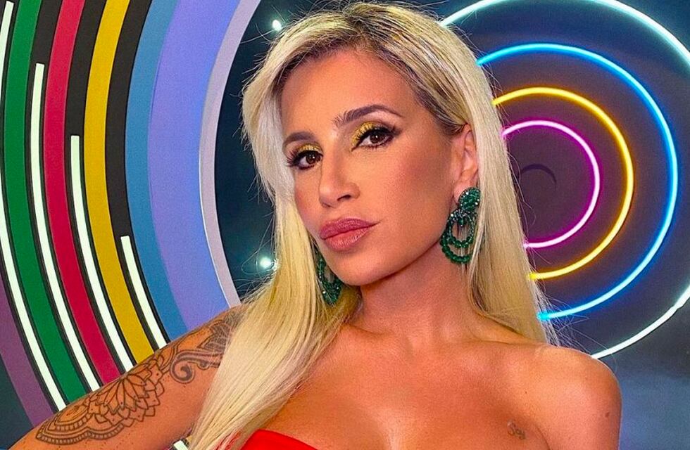 Florencia Peña deslumbró con un minivestido celeste con aberturas al estilo “cut out”: “Tu mamasita”